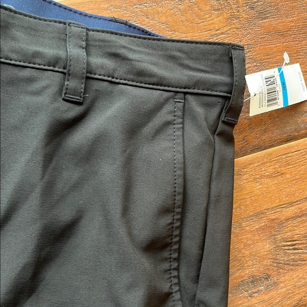 NEW IZOD Men's Black Cargo Shorts - Size 36 - Picture 3 of 10